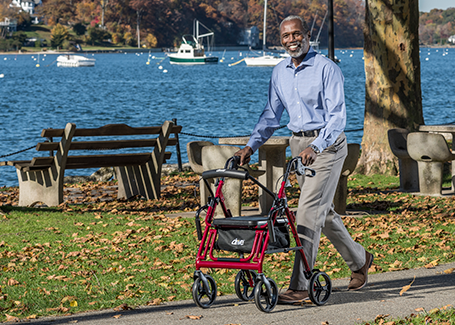 Walker vs Rollator: Choosing the Best Mobility Aid for Seniors